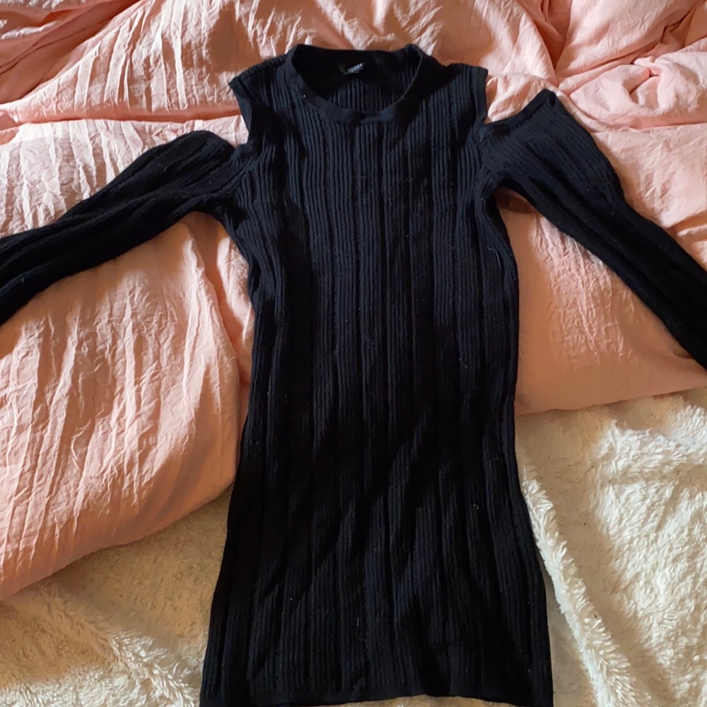 Guess off the shoulder shirt